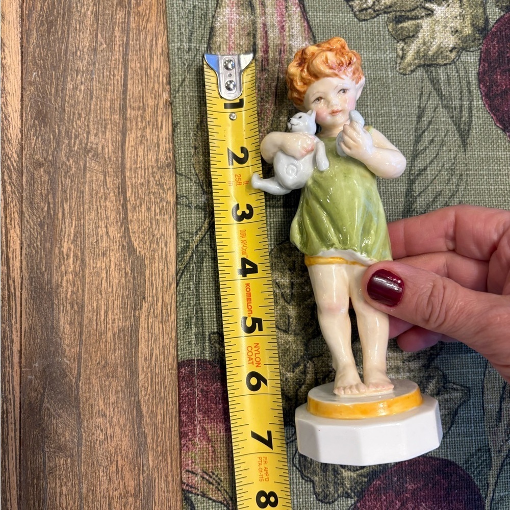 Royal Worcester Made in England Hand Painted Boy Figurine - Picture 9 of 10